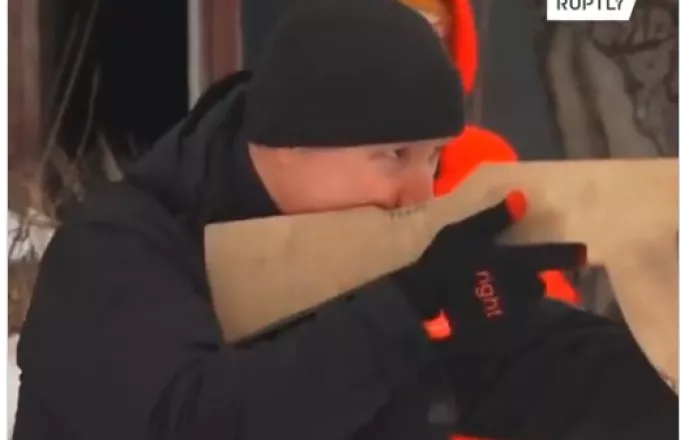 Ουκρανία: Εθελοντές εκπαιδεύονται με ξύλινα όπλα ενόψει ρωσικής επίθεσης (video) 