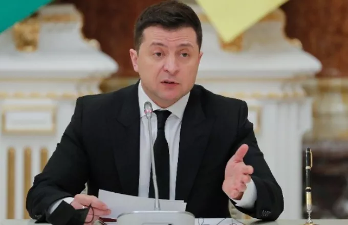 Ουκρανία: Ο Ζελένσκι τόνισε στον Μακρόν ότι ο διάλογος με τη Μόσχα πρέπει να συνεχιστεί 