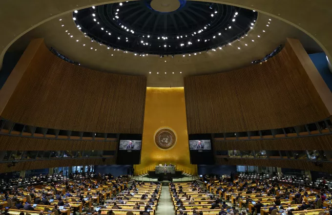 Ενός λεπτού σιγή στη μνήμη των θυμάτων της Ουκρανίας τήρησαν τα μέλη της Γενικής Συνέλευσης του ΟΗΕ	