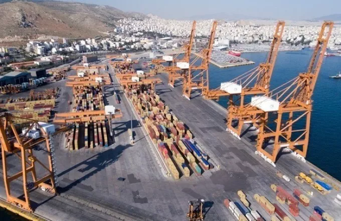Περίπου 300 απεργοί στο λιμάνι του Πειραιά- Ανοιχτή παραμένει η πύλη 