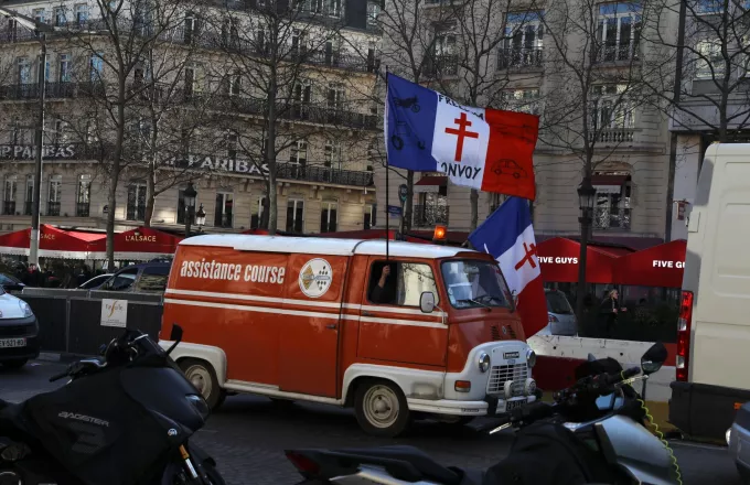 Γαλλία: Σχεδόν 100 προσαγωγές από το «Κομβόι της Ελευθερίας»-Υπό αστυνομική επιτήρηση το Παρίσι 