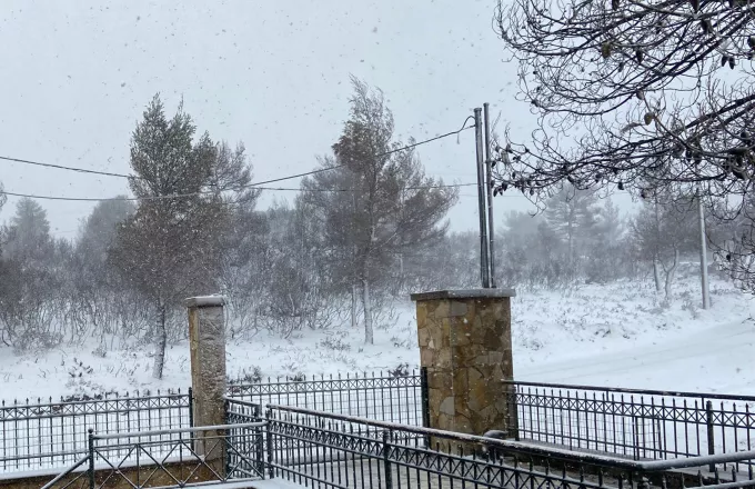 Κακοκαιρία Εξπρές: Χιόνια στην Ιπποκράτειο Πολιτεία- Δείτε τις περιοχές «ντύθηκαν στα λευκά»