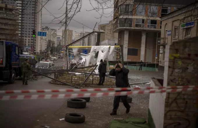H στιγμή που Ουκρανή δημοσιογράφος του BBC αναγνωρίζει το βομβαρδισμένο σπίτι της στο Κίεβο – Δείτε το βίντεο