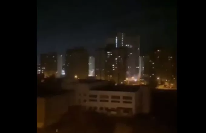 Πυρά πυροβολικού στα περίχωρα του Κιέβου-Δείτε βίντεο