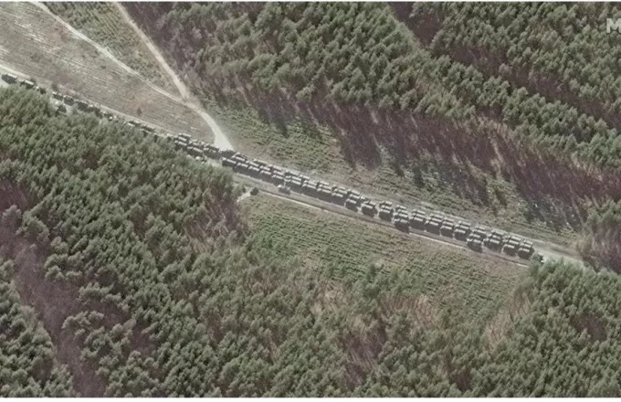 Δορυφορικές εικόνες δείχνουν ρωσικές δυνάμεις να συνεχίζουν να κινούνται προς το Κίεβο
