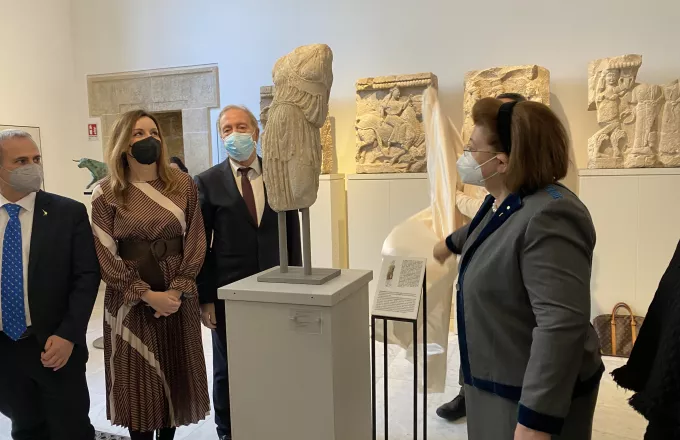 Παράδοση αγάλματος της Αθηνάς στην Ιταλία: Μήνυμα στο Βρετανικό Μουσείο για τα Γλυπτά του Παρθενώνα (φωτογραφίες) 