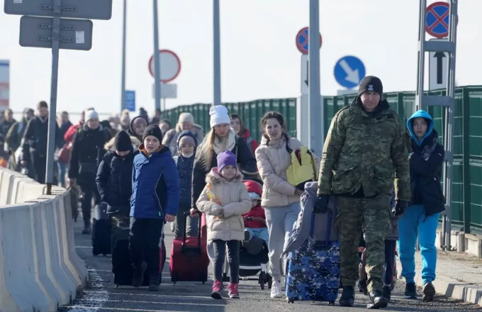 Αυξάνονται οι επιστροφές των προσφύγων από την Πολωνία στην Ουκρανία-Ξεπέρασαν χθες τις αφίξεις