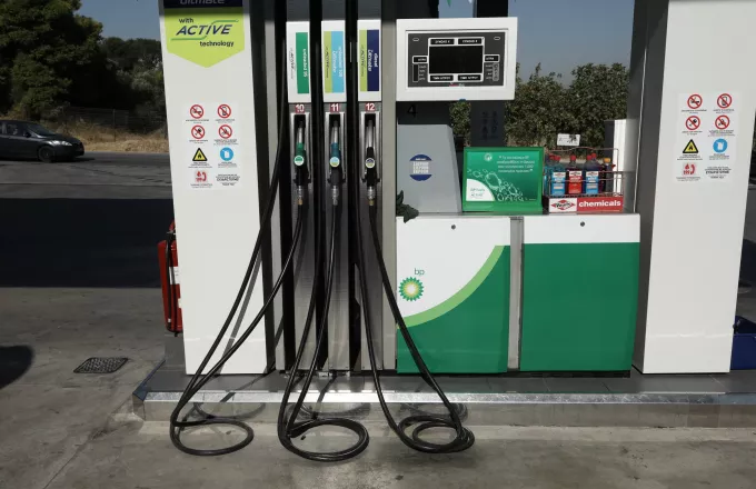 Στα ύψη παραμένουν οι τιμές στα καύσιμα – Πώς θα δοθεί η επιδότηση σε βενζίνη, πετρέλαιο