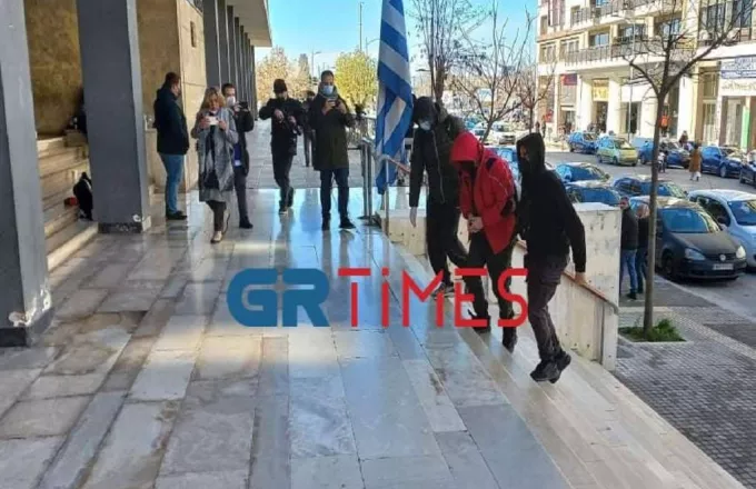 Θεσσαλονίκη: Αναβλήθηκε το αυτόφωρο των δύο συνδεσμιτών και αφέθηκαν ελεύθεροι