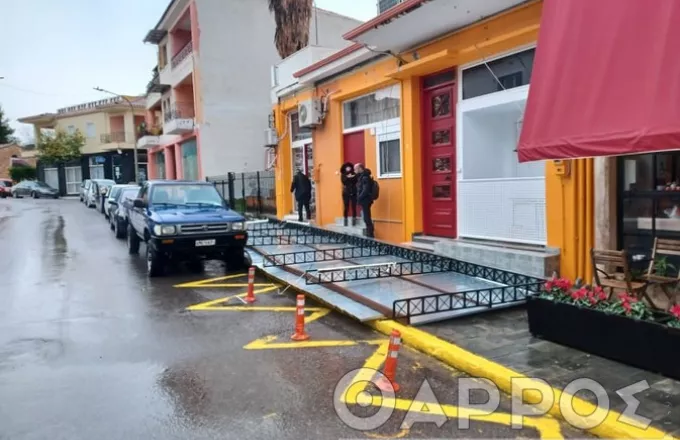 Καλαμάτα: Νέα κατάρρευση στεγάστρου με τραυματίες δίπλα στο ναό της Υπαπαντής (pics)
