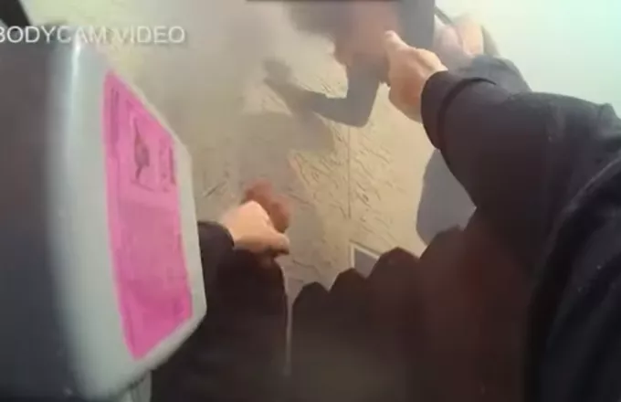 ΗΠΑ: Πολίτης σώζει με αυτοθυσία δύο παιδιά από φλεγόμενο κτίριο - Δείτε το βίντεο 
