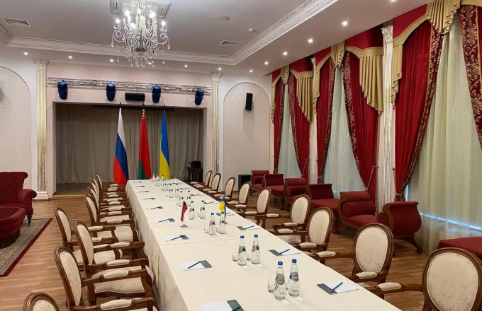 Αυτό είναι το τραπέζι των διαπραγματεύσεων Ρωσίας-Ουκρανίας στη Λευκορωσία -Από ώρα σε ώρα οι συνομιλίες
