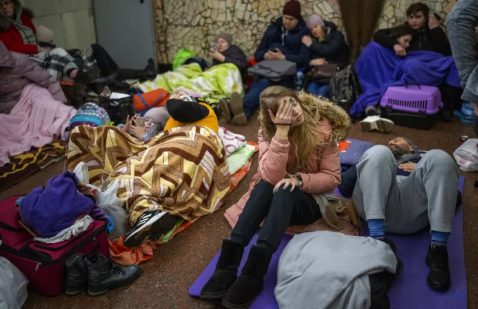 Πολωνία, Ρουμανία, Ουγγαρία και Σλοβακία υποδέχονται χιλιάδες πρόσφυγες, κυρίως γυναίκες και παιδιά, από την Ουκρανία