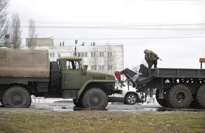 Ενίσχυση στην Ουκρανία με πυρομαχικά και καύσιμα από την Σλοβακία- Στρατιωτικό εξοπλισμό στέλνει η Πράγα