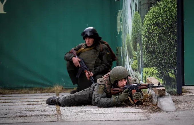 Σφοδρές μάχες γύρω από το Κίεβο-Ρωσική χερσαία επίθεση από τρεις διαφορετικές κατευθύνσεις