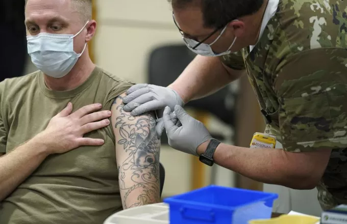 «Σούπερ εμβόλιο» αμερικανικού στρατού: Πιθανό όπλο κατά των πανδημιών- Σε τι διαφέρει