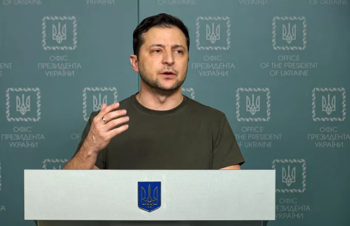 Ουκρανή διερμηνέας «σπάει» την ώρα του διαγγέλματος του Ζελένσκι – Δείτε το βίντεο