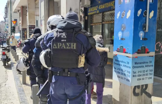 Αστυνομική επιχείρηση στο κέντρο της Αθήνας για παρεμπόριο και ναρκωτικά-Δείτε φωτογραφίες και βίντεο
