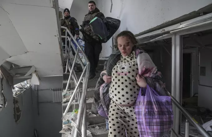 «Ψευδείς ειδήσεις» λέει η Μόσχα για το ρωσικό βομβαρδισμό νοσοκομείου παίδων στη Μαριούπολη