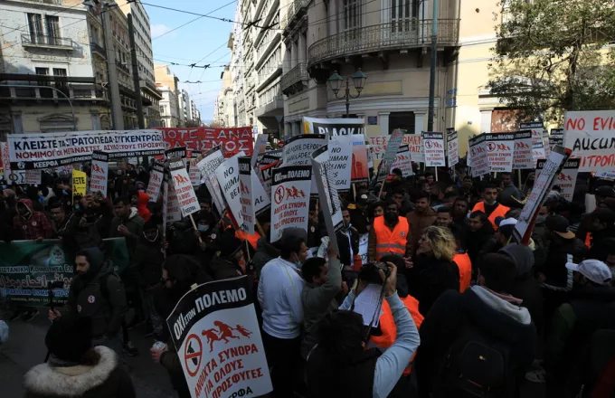 Αντιπολεμικό συλλαλητήριο στο κέντρο της Αθήνας- Δείτε εικόνες