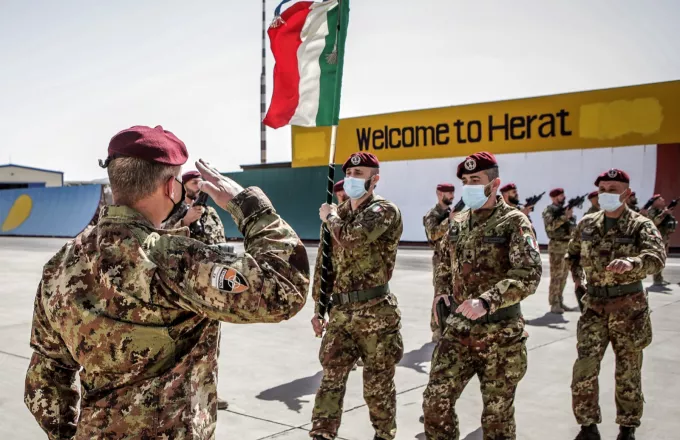 Ιταλία: Ο στρατός ζητά από τους άνδρες και τις γυναίκες του «πλήρη επιχειρησιακή ετοιμότητα»
