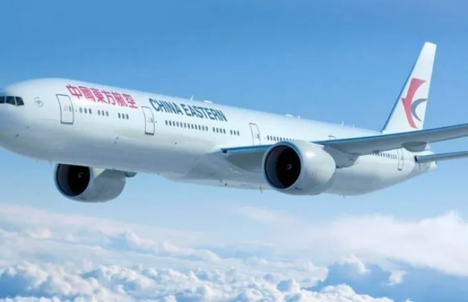 Συγκλονιστικά βίντεο από τη στιγμή της συντριβής του κινεζικού αεροσκάφους με τους 133 επιβάτες 