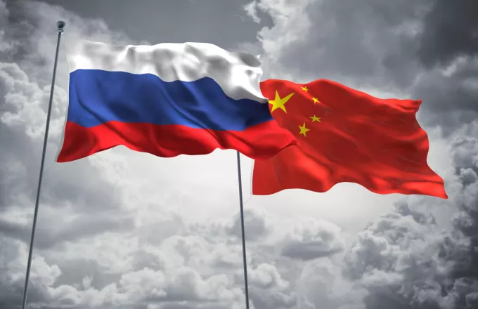 «Σκευωρία» τα περί αποστολής στρατιωτικής βοήθειας της Κίνας στη Ρωσία, λέει το Πεκίνο