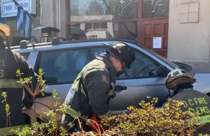 Αυτοκίνητο έπεσε σε αυλή εστιατορίου στην Ουάσινγκτον - 11 άνθρωποι τραυματίστηκαν