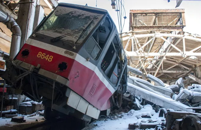 Ρωσική επίθεση σε τρένο που πήγαινε να παραλάβει πρόσφυγες από Ντόνετσκ και Λουγκάνσκ- 1 νεκρός