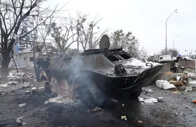 Ο ρωσικός στρατός μπήκε στην Χερσώνα - Πέντε οι νεκροί από τους βομβαρδισμούς στο Κίεβο