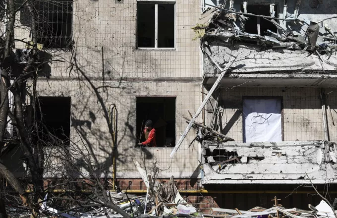 Ουκρανία: Οι Ρώσοι άνοιξαν χερσαίο διάδρομο προς Κριμαία- Βομβαρδισμοί στο Χάρκοβο 