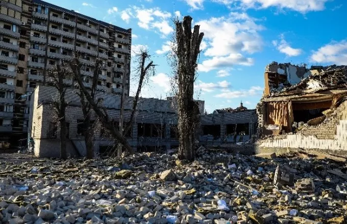 Ρωσικές ρουκέτες κατέστρεψαν αεροπορική βάση στο Κίεβο