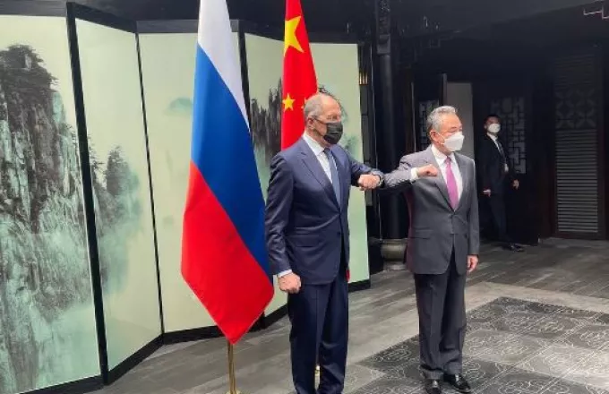 «Σινορωσική συνεργασία χωρίς όρια»: Το Πεκίνο καταδικάζει τις δυτικές κυρώσεις σε βάρος της Ρωσίας