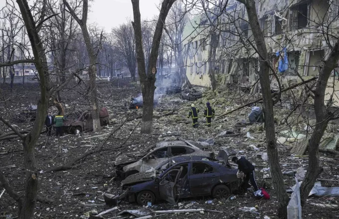 Ουκρανός αξιωματικός στο Λουγκάνσκ κατηγορεί τη Μόσχα ότι χρησιμοποίησε βόμβες φωσφόρου