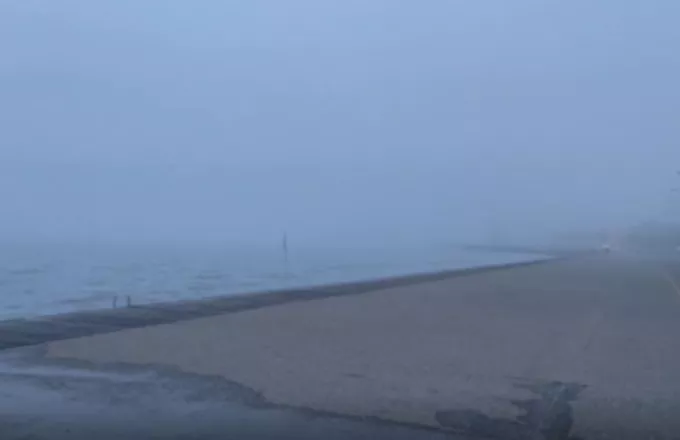 Η ομίχλη «εξαφάνισε» τη Θεσσαλονίκη (βίντεο)