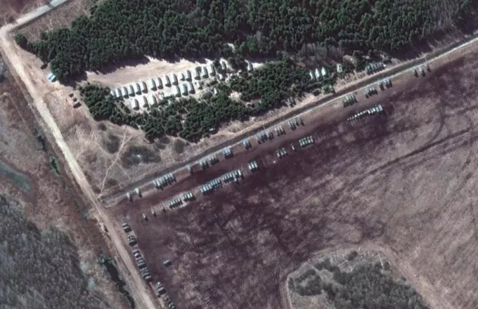 Δορυφορικές φωτογραφίες με μεγάλη συγκέντρωση οχημάτων πολύ κοντά στα σύνορα Λευκορωσίας-Ουκρανίας