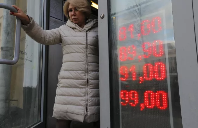 Ρωσία: Έως και 30 χρόνια πίσω θα γυρίσει η οικονομία της χώρας, εκτιμά πρώην σύμβουλος της κυβέρνησης
