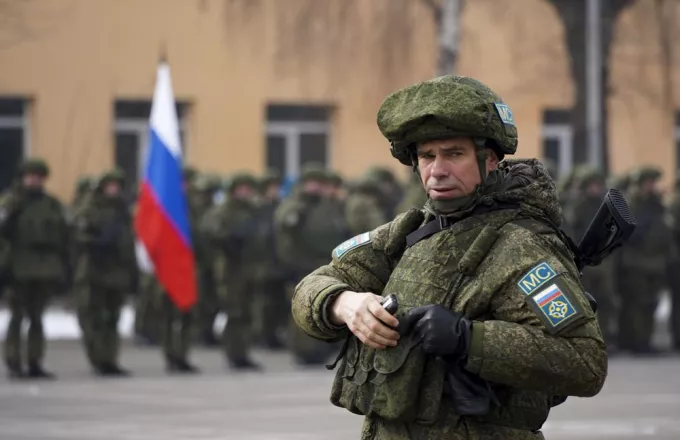 Οι Ρώσοι υποχωρούν και στήνουν αμυντικές θέσεις, σύμφωνα με το Πεντάγωνο