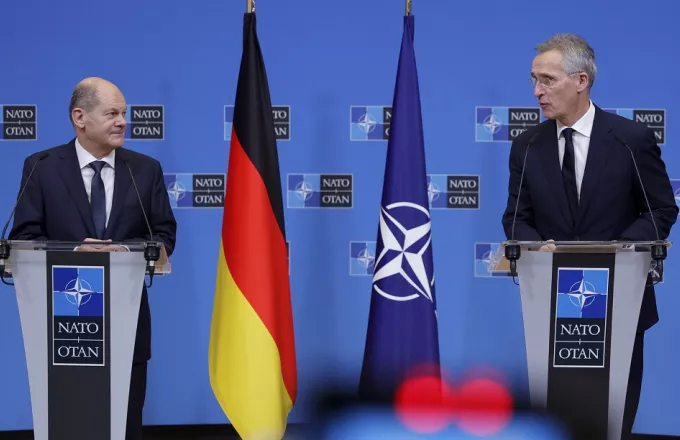 Σολτς- Στόλτενμπεργκ: Το ΝΑΤΟ δεν θα εμπλακεί στρατιωτικά στον πόλεμο της Ουκρανίας
