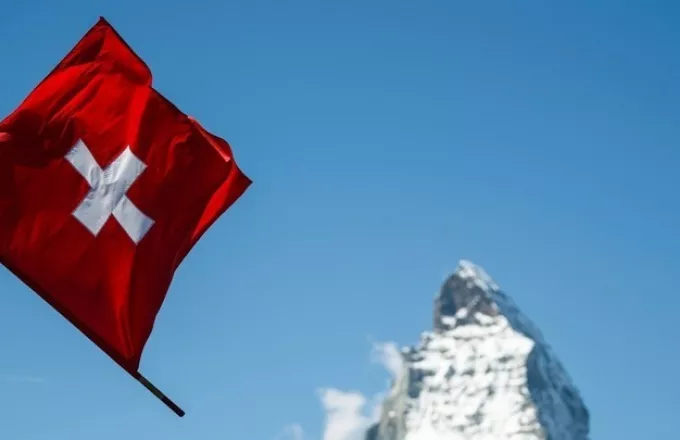Η Ελβετία υιοθετεί τις κυρώσεις της ΕΕ στα προϊόντα πολυτελείας