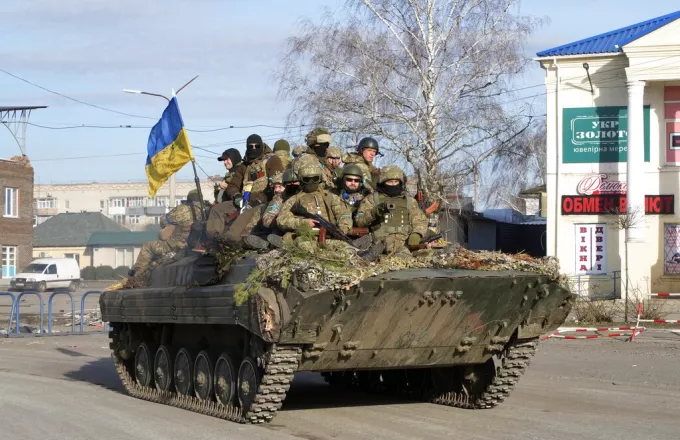 Περισσότερα θανατηφόρα όπλα στην Ουκρανία συμφώνησαν να στείλουν Βρετανία και σύμμαχοί της 
