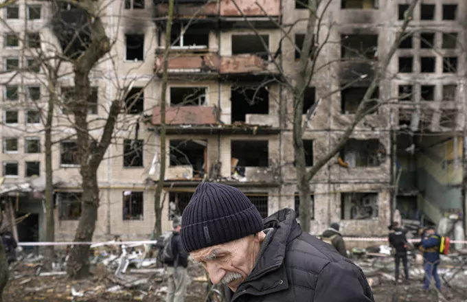 Στοιχεία για εγκλήματα πολέμου στην Ουκρανία ψάχνει η Βρετανία για να πάει τη Ρωσία στη Χάγη
