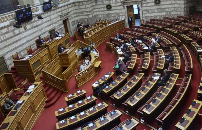 Βουλή: Οι εκκρεμείς συντάξεις στο επίκεντρο της αντιπαράθεσης