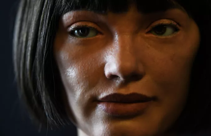 Ντεμπούτο στην Μπιενάλε της Βενετίας για την Ai-Da: Γνωρίστε την καλλιτέχνιδα... ρομπότ- Δείτε βίντεο