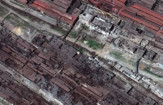 Νέα δορυφορική εικόνα: Ισοπεδωμένο το εργοστάσιο Αζοφστάλ – Μαρτυρικές συνθήκες για τους εγκλωβισμένους 