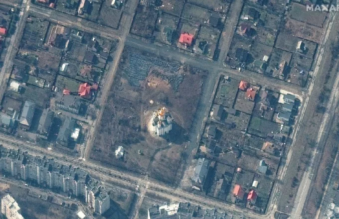 Δορυφορική φωτογραφία ομαδικού τάφου στη Μπούκα - Πάνω από 400 νεκροί γύρω από το Κίεβο