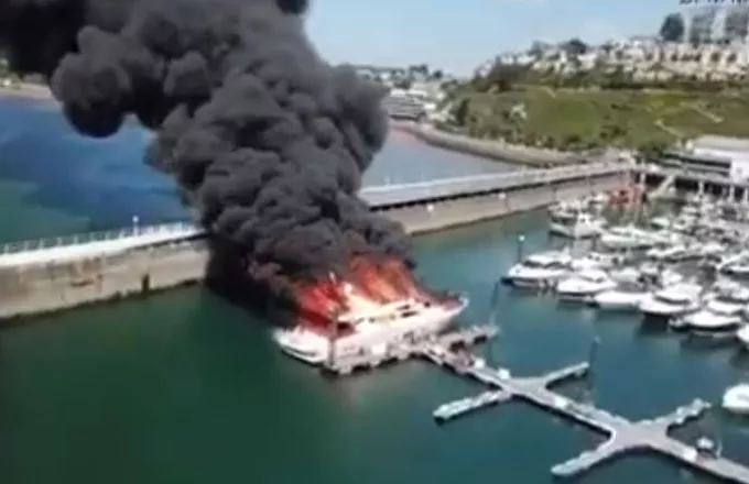 Βρετανία: Μεγάλη έκρηξη και φωτιά σε σούπερ-γιοτ στο λιμάνι του Ντέιβον - Δείτε βίντεο