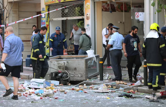 Ένας σοβαρά και ένας ελαφρά τραυματίες από την έκρηξη στο μίνι μάρκετ στο κέντρο της Αθήνας