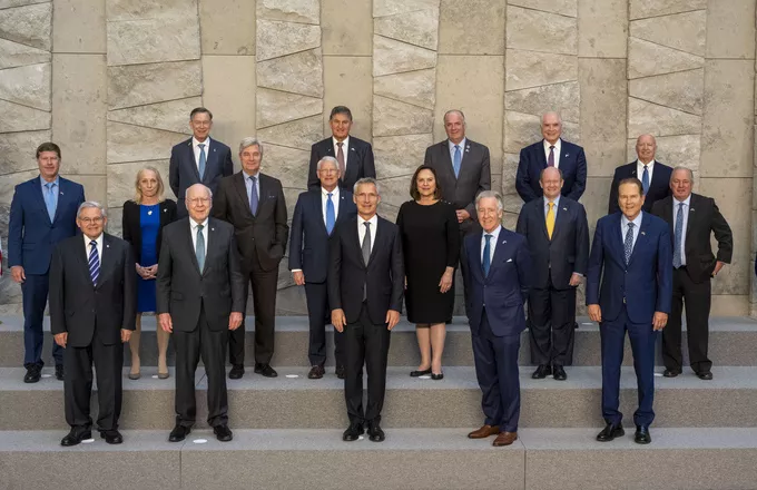 ΝΑΤΟ: Συνάντηση Στόλτενμπεργκ με αντιπροσωπεία του Κογκρέσου των ΗΠΑ - Ανάμεσά τους και ο Μενέντεζ