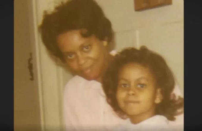 Το τρυφερό μήνυμα της Μισέλ Ομπάμα για την μητέρα της - Δείτε βίντεο